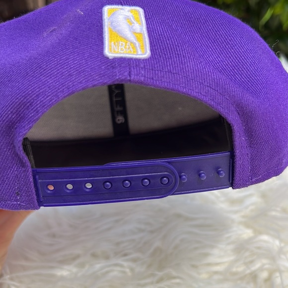 Los Angeles Lakers Basketball SnapBack Hat - Picture 4 of 5